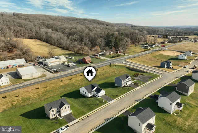 a view of a house with backyard and porch
