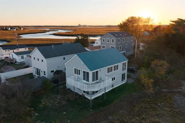 $599,000 | 16 Bruce Street, Hampton, NH 03842