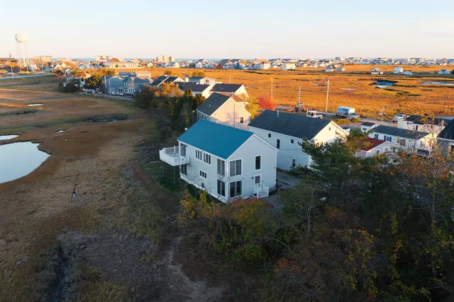$599,000 | 16 Bruce Street, Hampton, NH 03842
