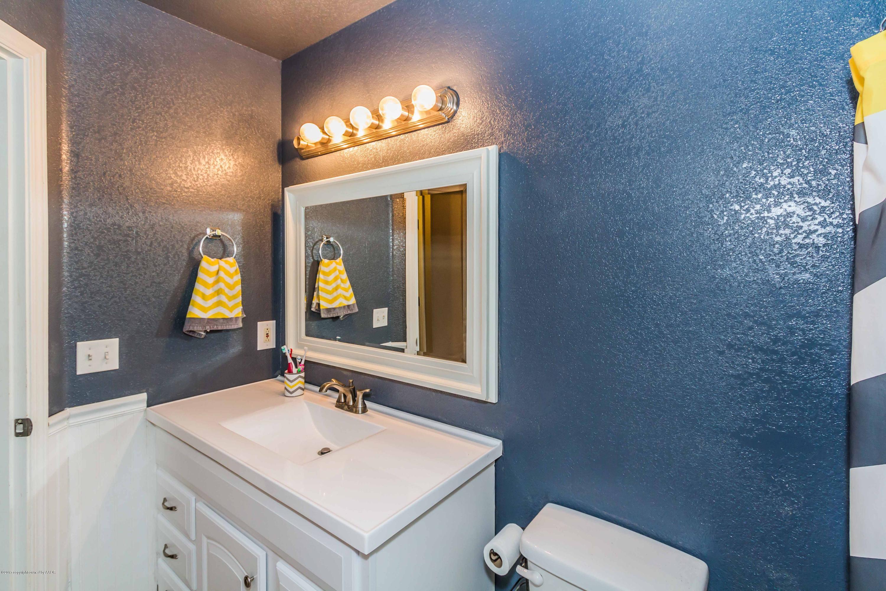 4822 Mammoth Lane Amarillo, TX 79110 - Photo 33 of 38 BATHROOM 2 VIEW 2