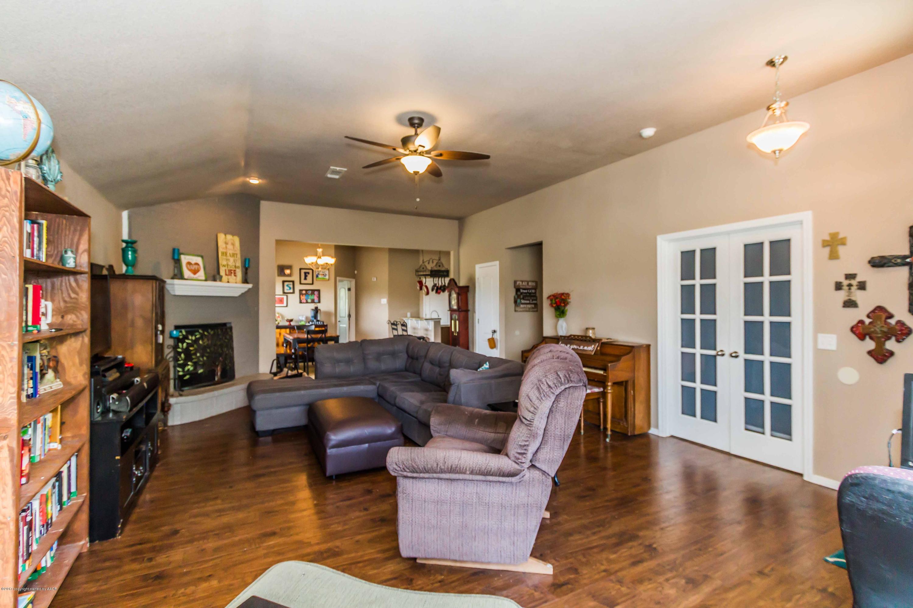 4822 Mammoth Lane Amarillo, TX 79110 - Photo 4 of 38 LIVING ROOM VIEW 2