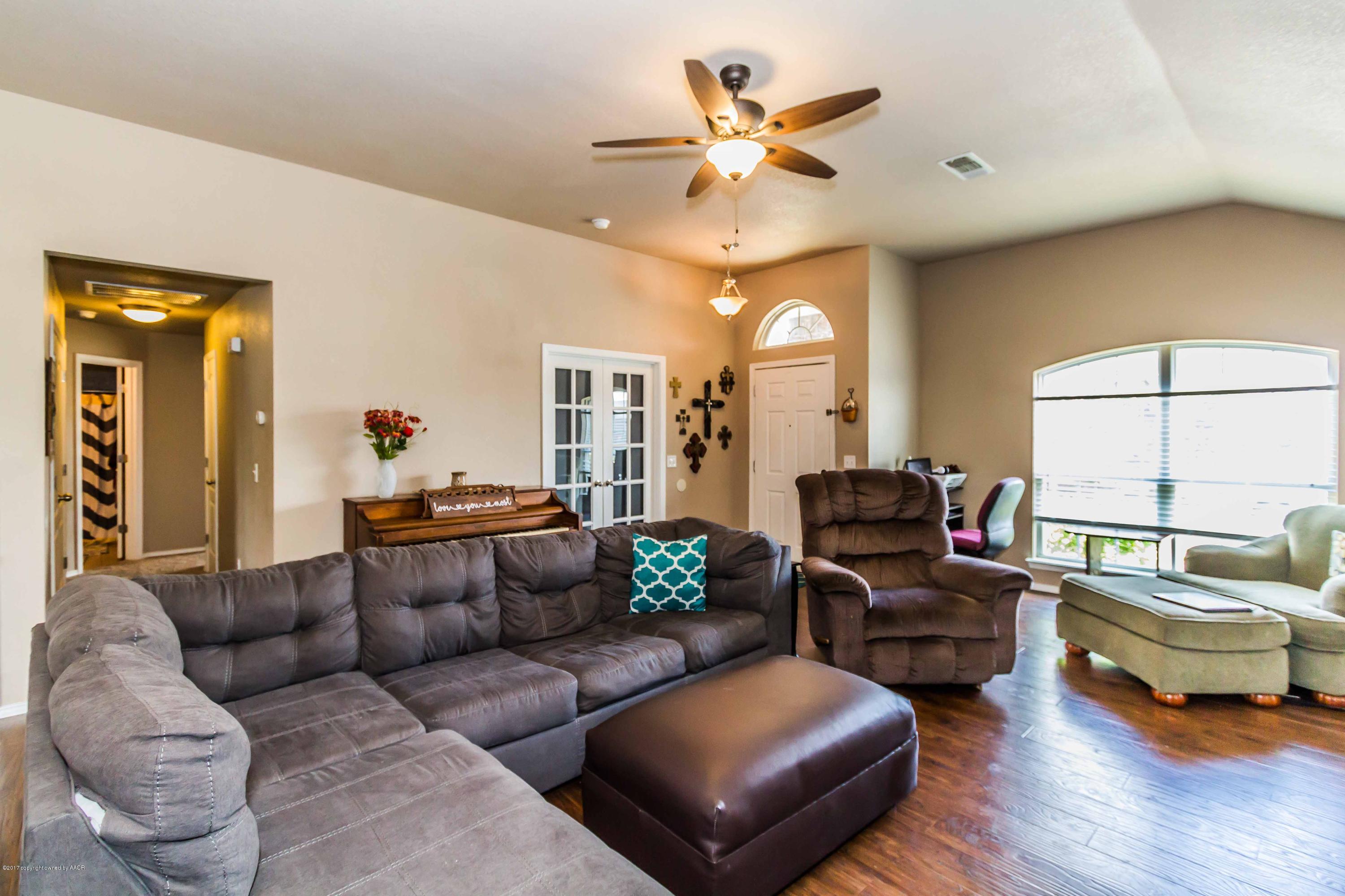 4822 Mammoth Lane Amarillo, TX 79110 - Photo 5 of 38 LIVING ROOM VIEW 3