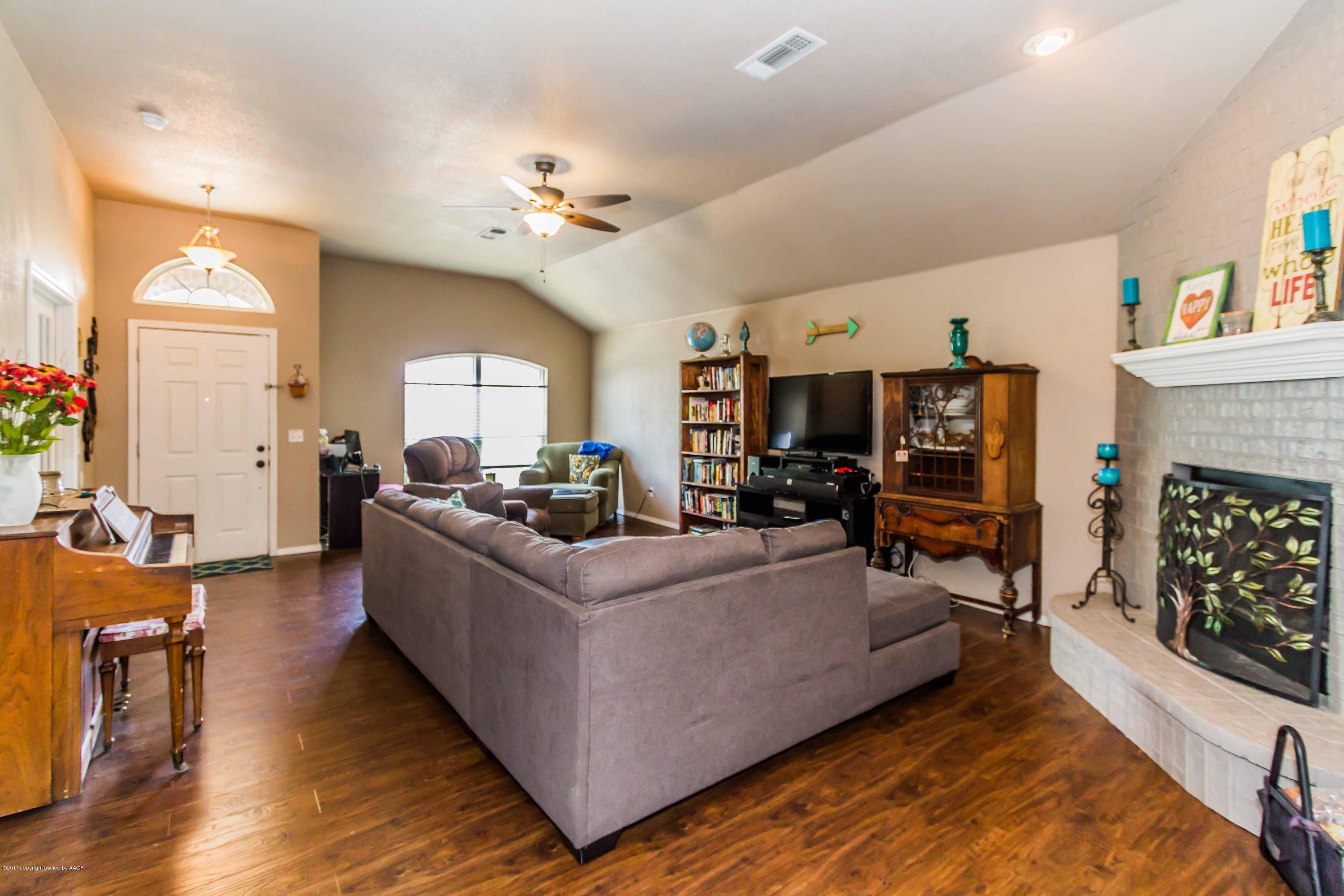 4822 Mammoth Lane Amarillo, TX 79110 - Photo 6 of 38 LIVING ROOM VIEW 4