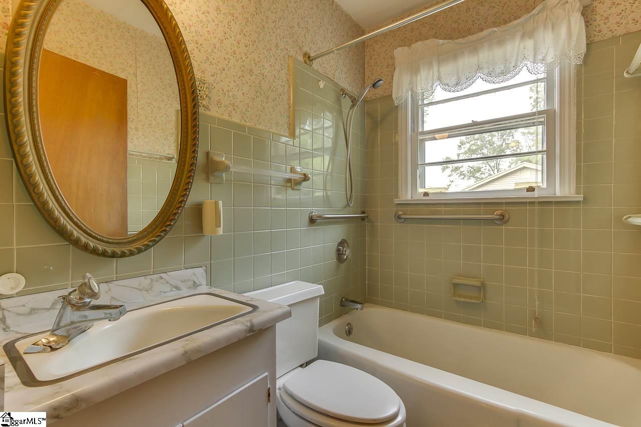 4105 Edwards Road Taylors, SC 29687 - Photo 18 of 24 Gallery Image 18