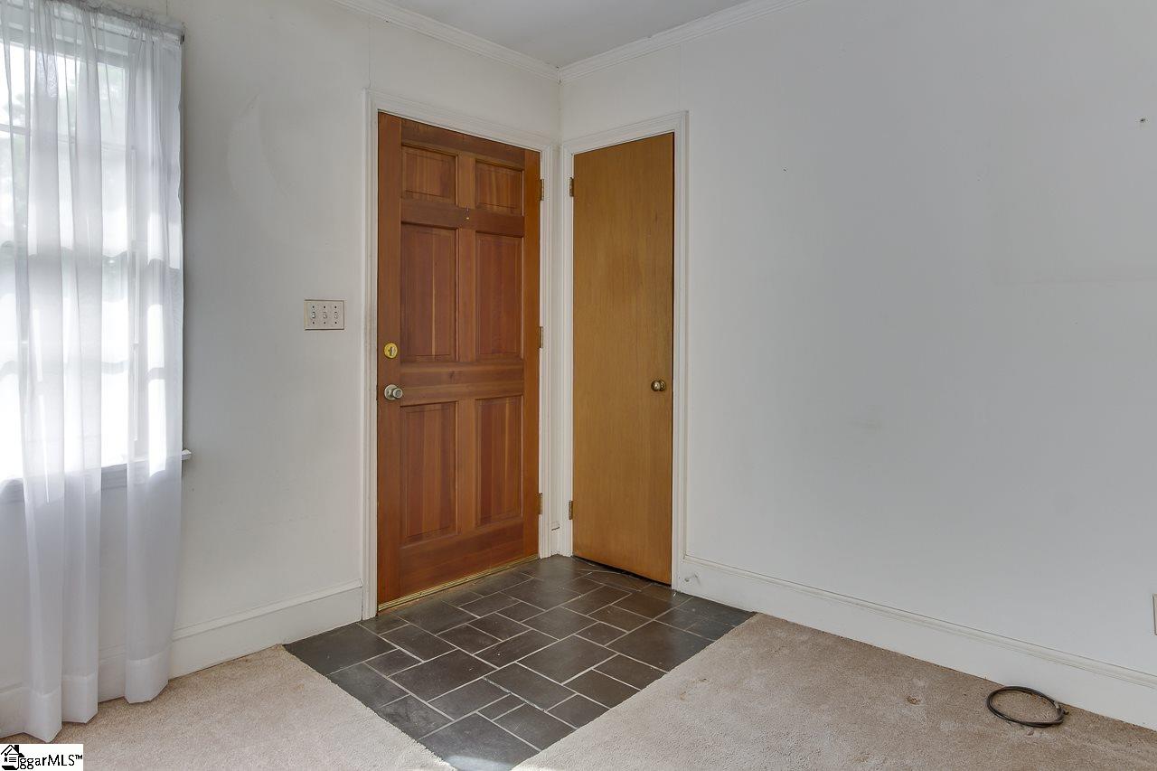 4105 Edwards Road Taylors, SC 29687 - Photo 4 of 24 Gallery Image 4