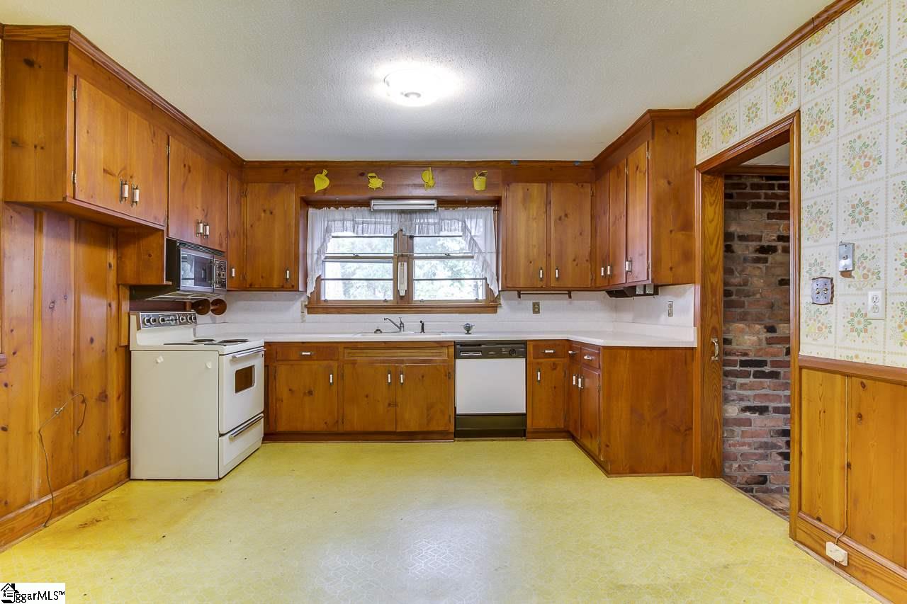 4105 Edwards Road Taylors, SC 29687 - Photo 8 of 24 Gallery Image 8