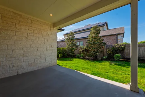a view of a back yard of the house