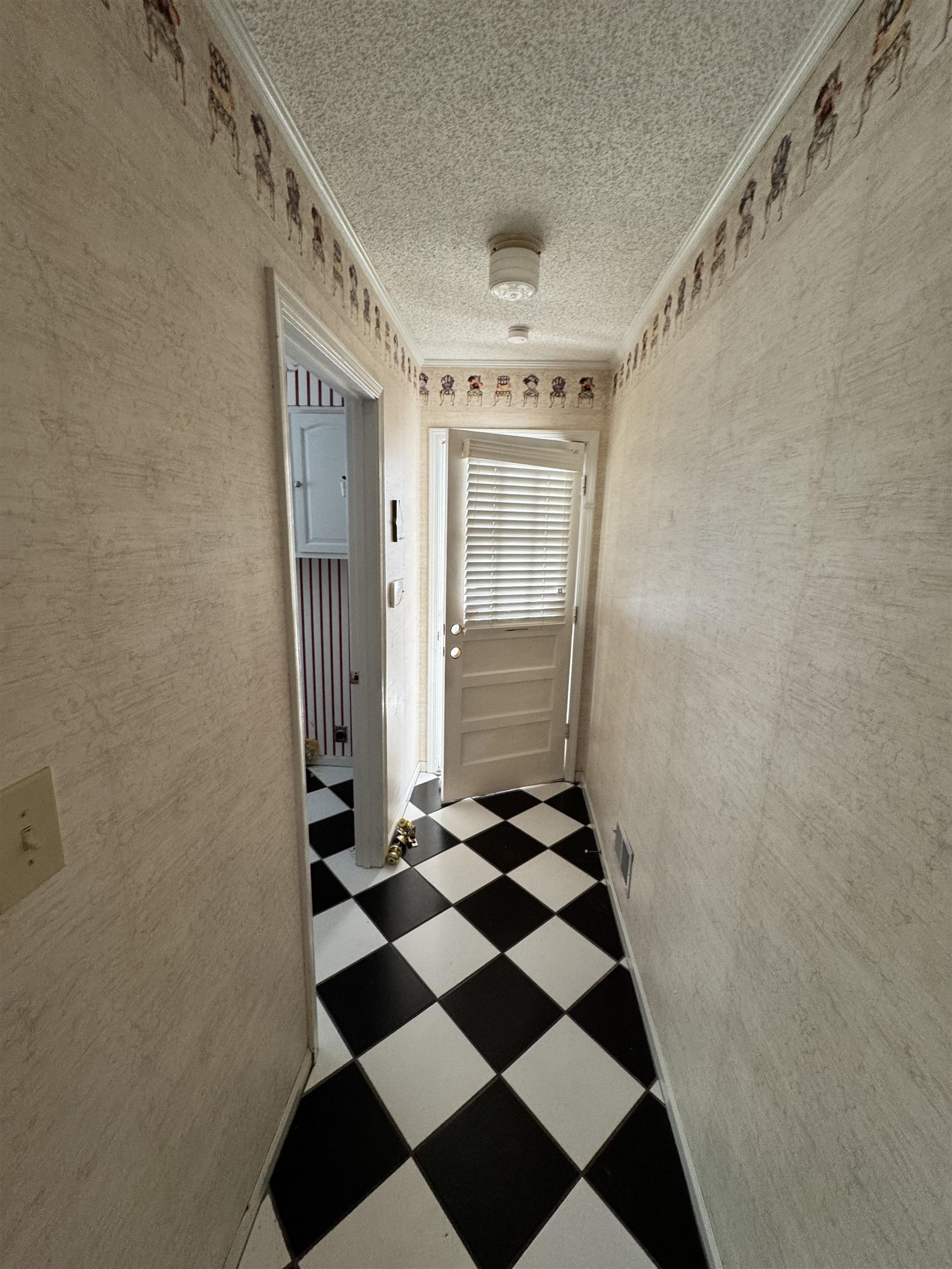 1979 Kirby Parkway Memphis, TN 38119 - Photo 11 of 28 a black and white checkered floor