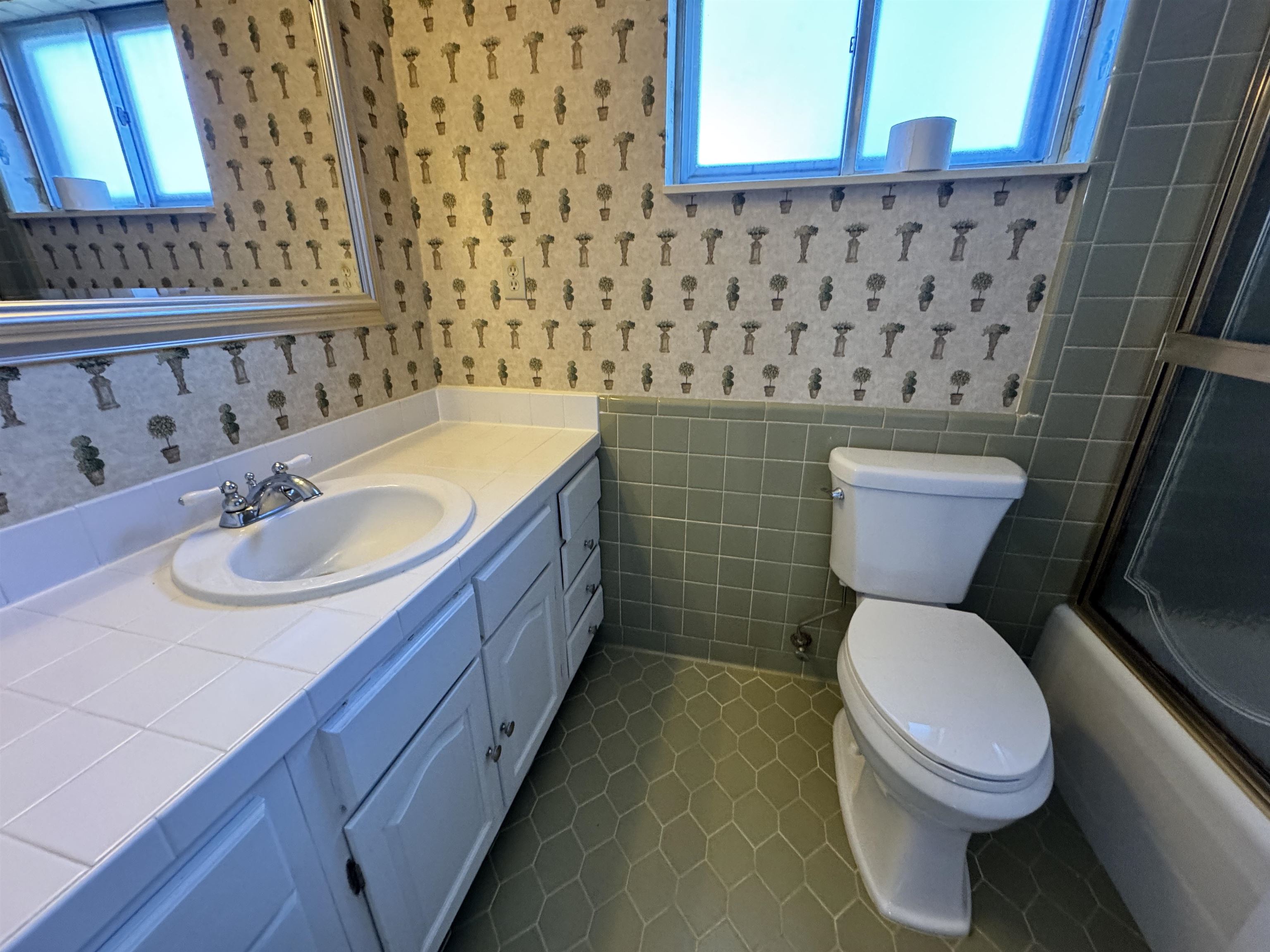 1979 Kirby Parkway Memphis, TN 38119 - Photo 24 of 28 a bathroom with a toilet sink and mirror
