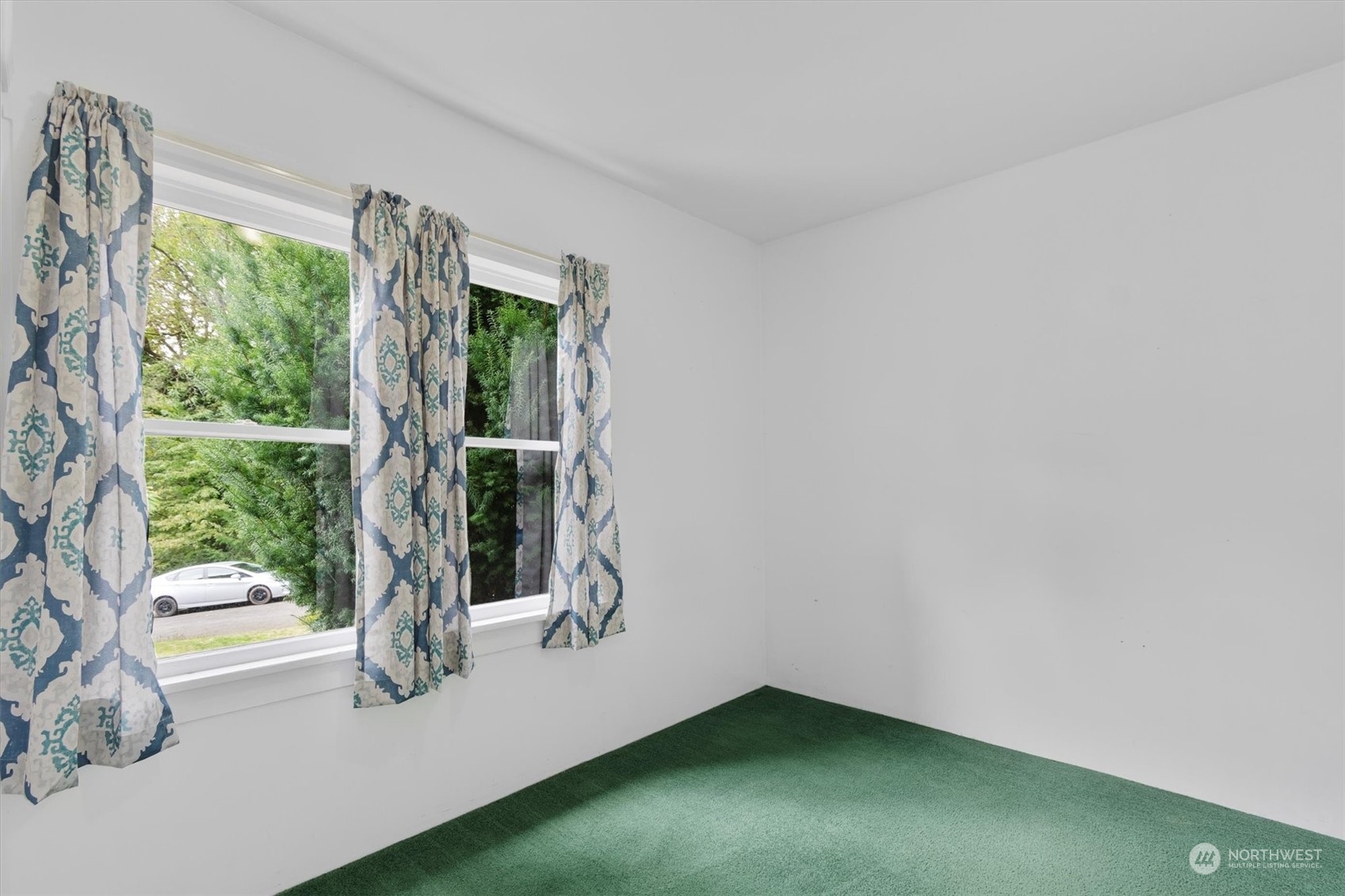 203 Don Martin Road Longview, WA 98632 - Photo 12 of 39 an empty room with a window