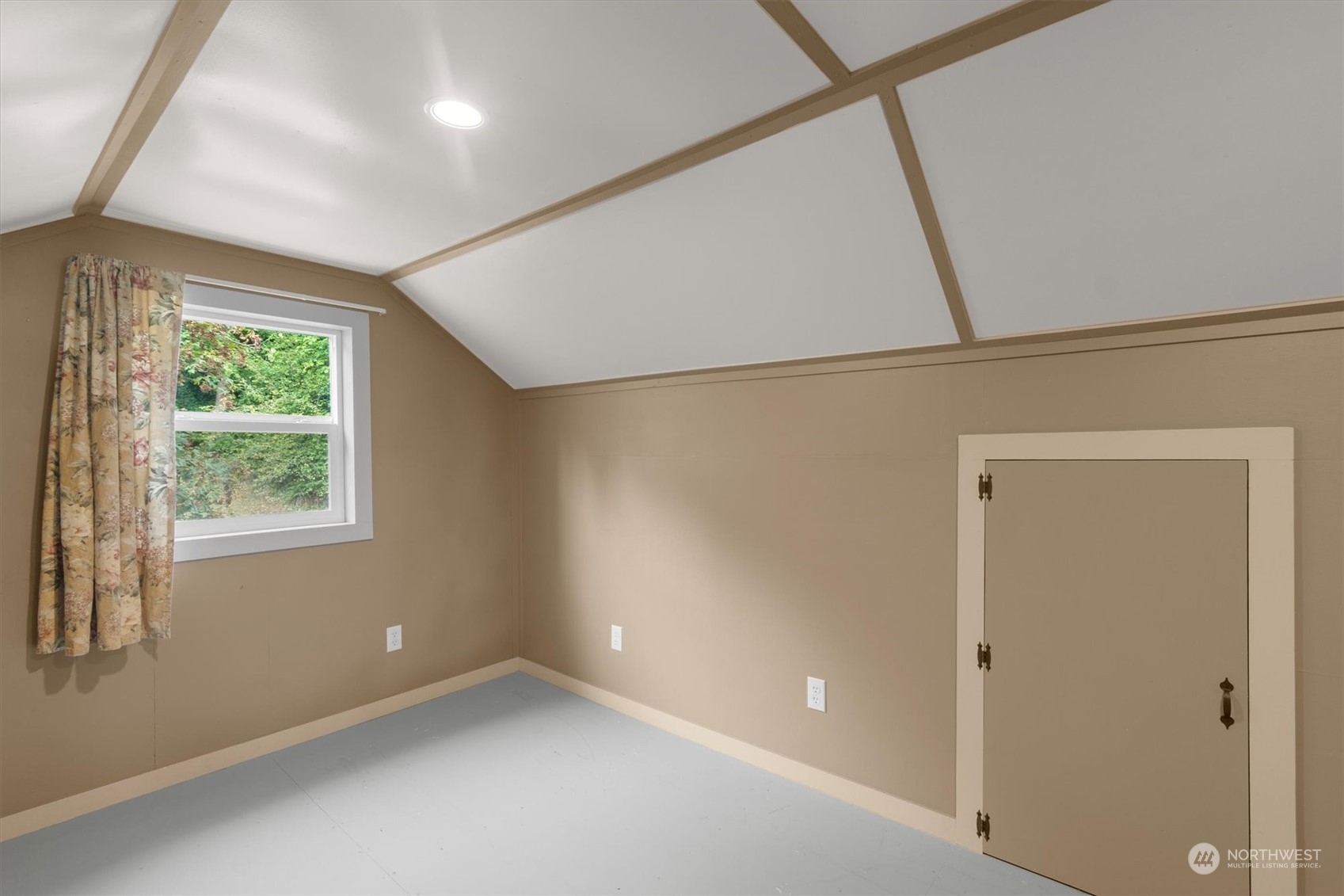 203 Don Martin Road Longview, WA 98632 - Photo 18 of 39 a view of an empty room with a window