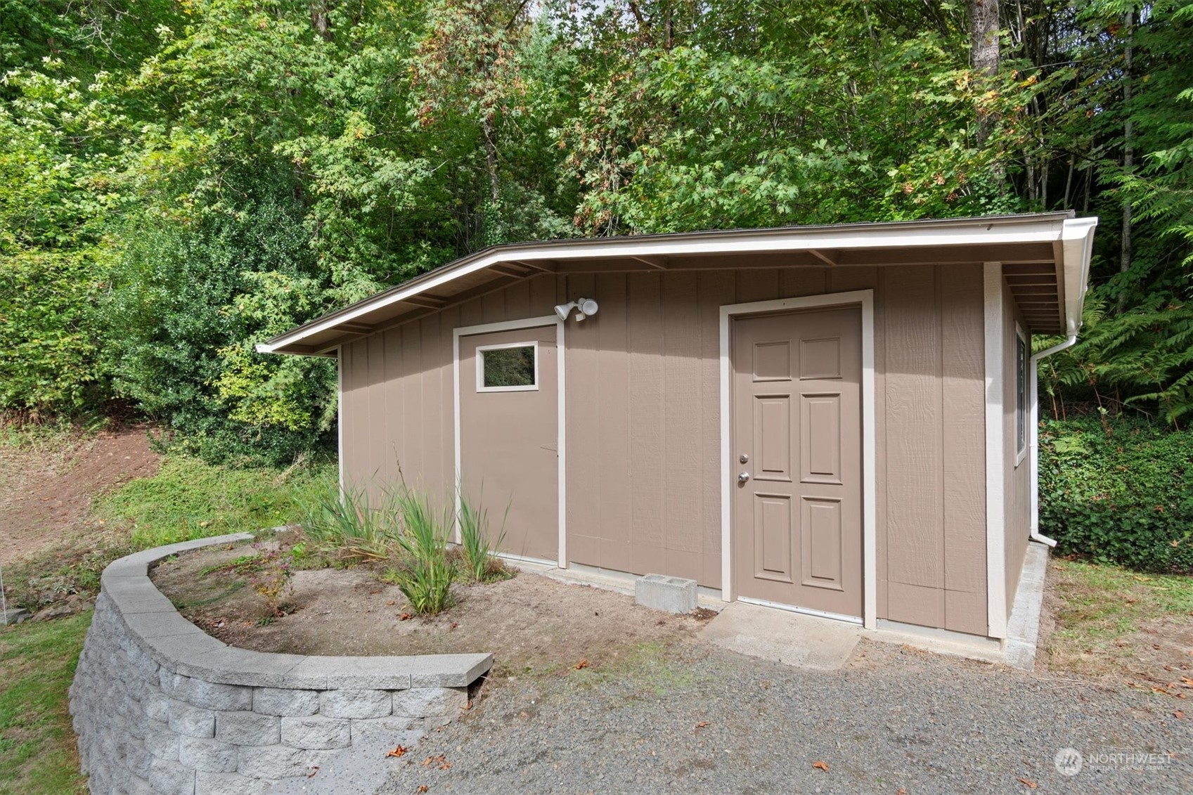 203 Don Martin Road Longview, WA 98632 - Photo 31 of 39 a house with a outdoor space