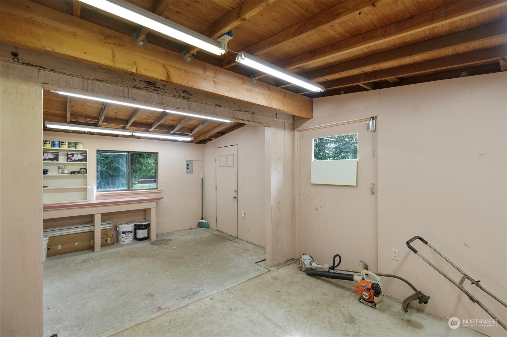 203 Don Martin Road Longview, WA 98632 - Photo 33 of 39 a view of a room with furniture