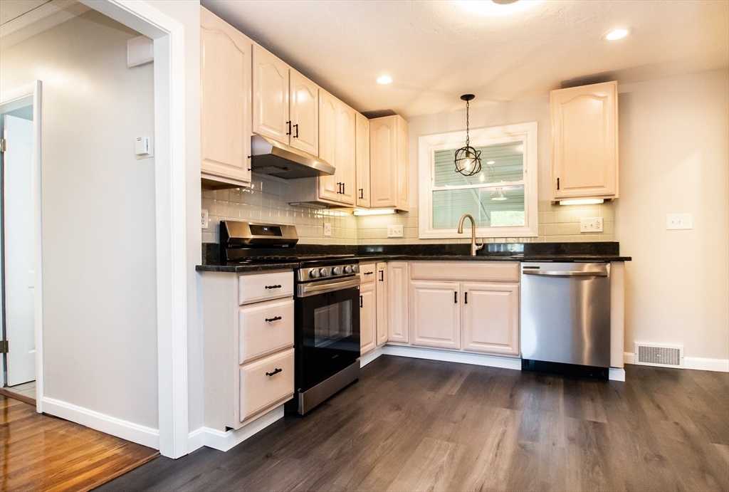 17 Wedgewood Road Worcester, MA 01602 - Photo 11 of 27 Gallery Image 11