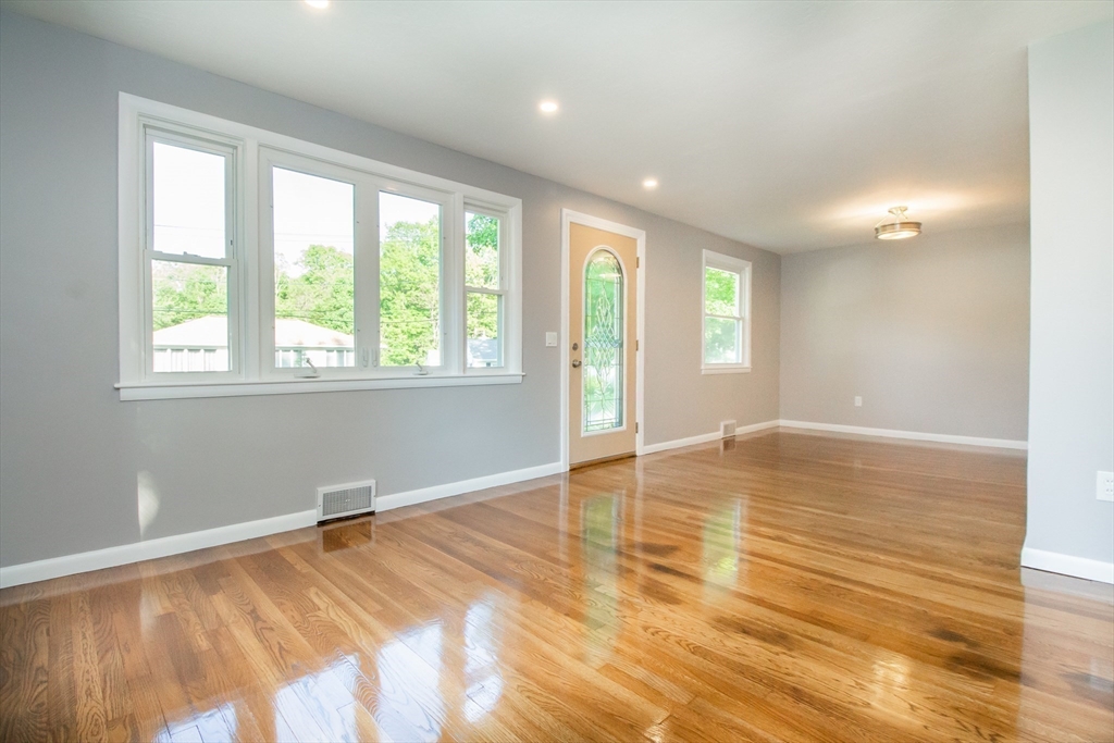 17 Wedgewood Road Worcester, MA 01602 - Photo 16 of 27 Gallery Image 16