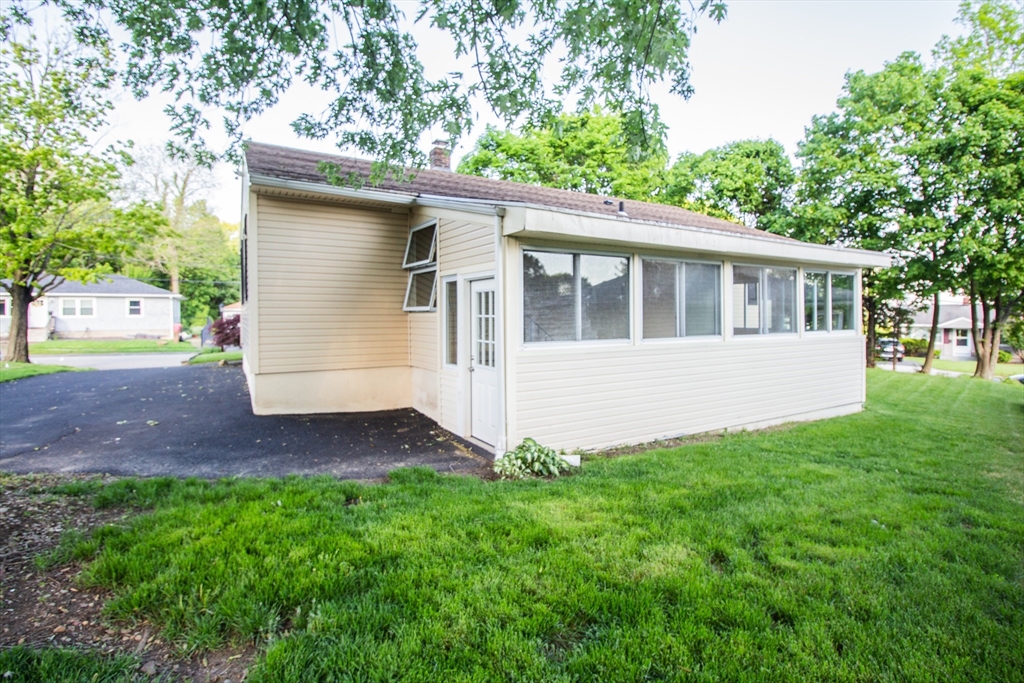 17 Wedgewood Road Worcester, MA 01602 - Photo 6 of 27 Gallery Image 6