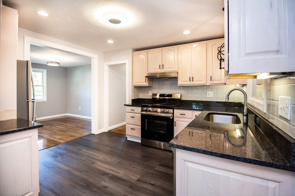 17 Wedgewood Road Worcester, MA 01602 - Photo 8 of 27 Gallery Image 8