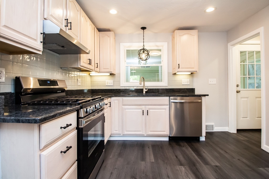 17 Wedgewood Road Worcester, MA 01602 - Photo 10 of 27 Gallery Image 10