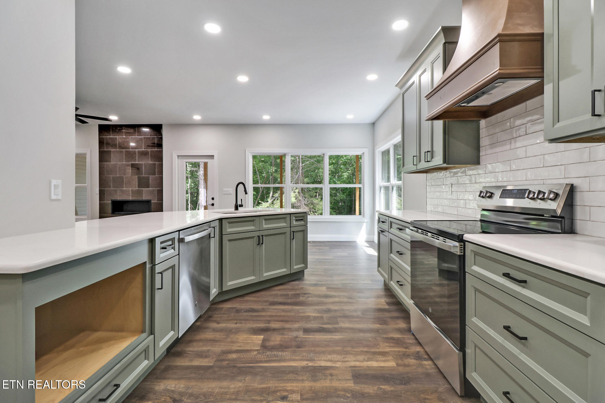 141 Windsor Road Crossville, TN 38558 - Photo 8 of 37 if1a6391-if1a6395