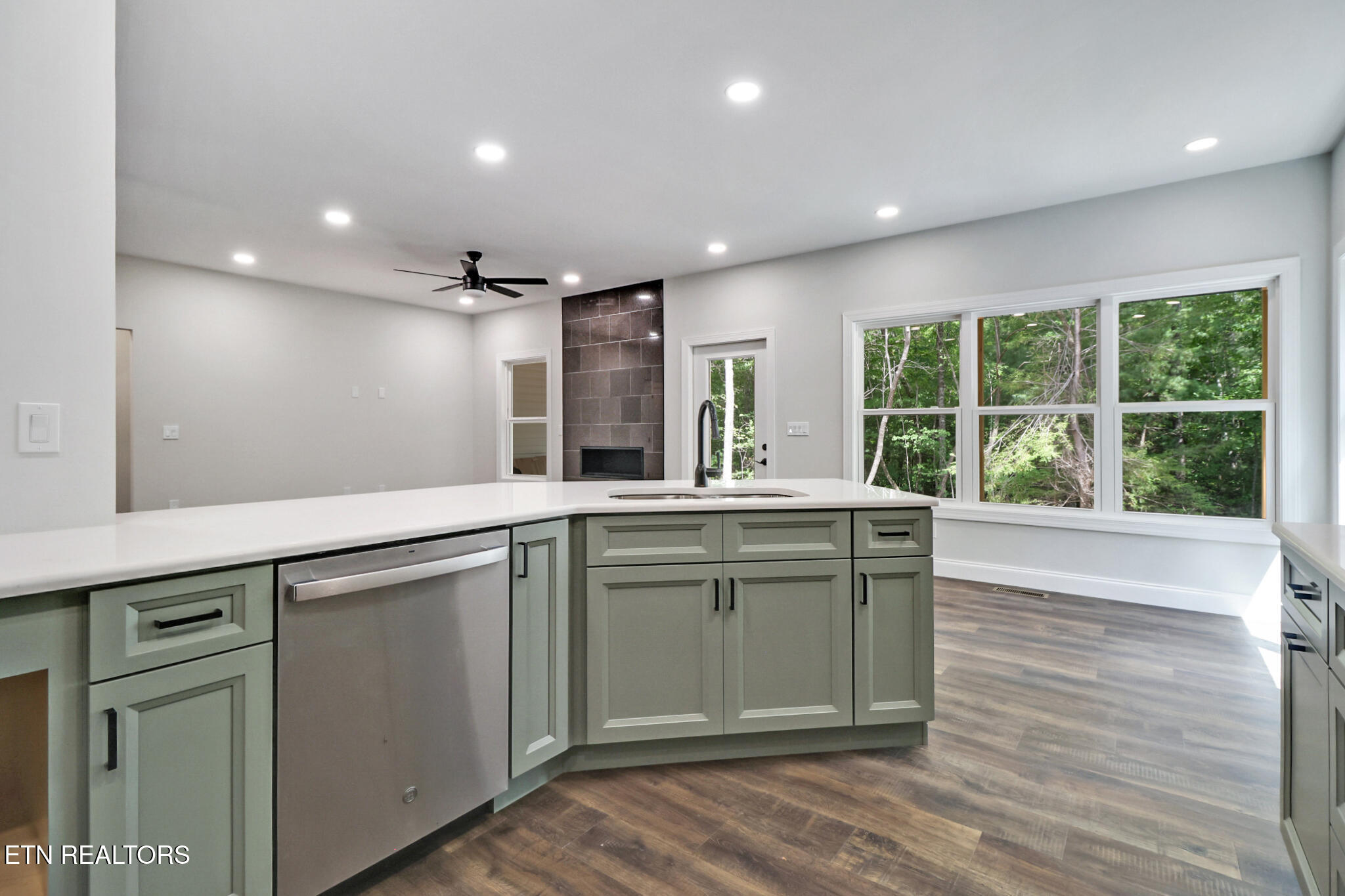 141 Windsor Road Crossville, TN 38558 - Photo 9 of 37 if1a6396-if1a6400