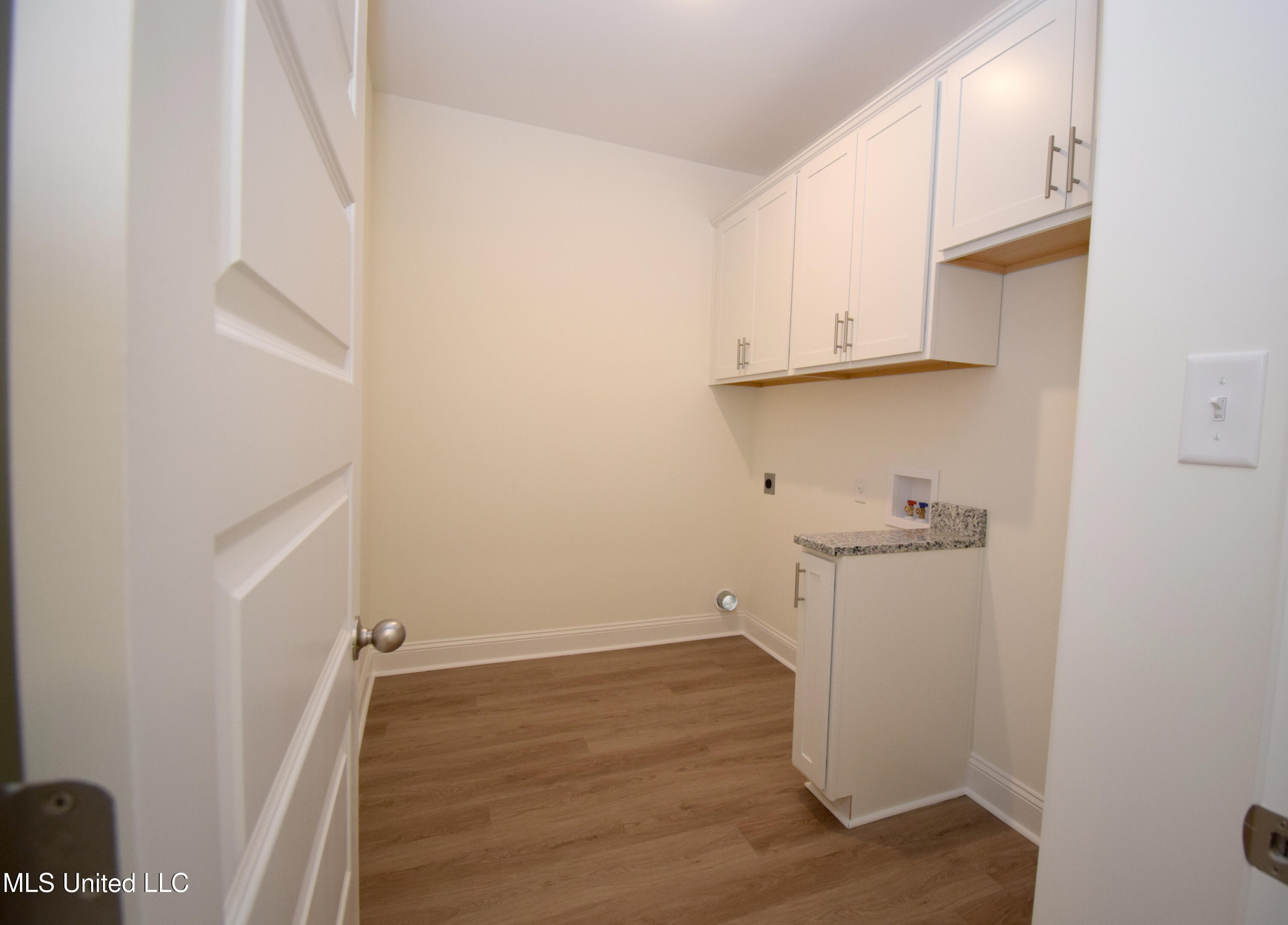 507 Centerline Roper Loop Byhalia, MS 38611 - Photo 16 of 30 Hazel laundry