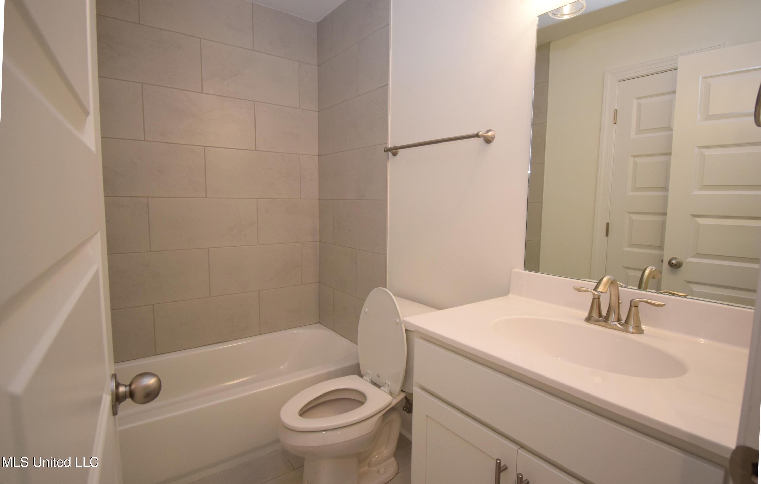 507 Centerline Roper Loop Byhalia, MS 38611 - Photo 28 of 30 Hazel up bath