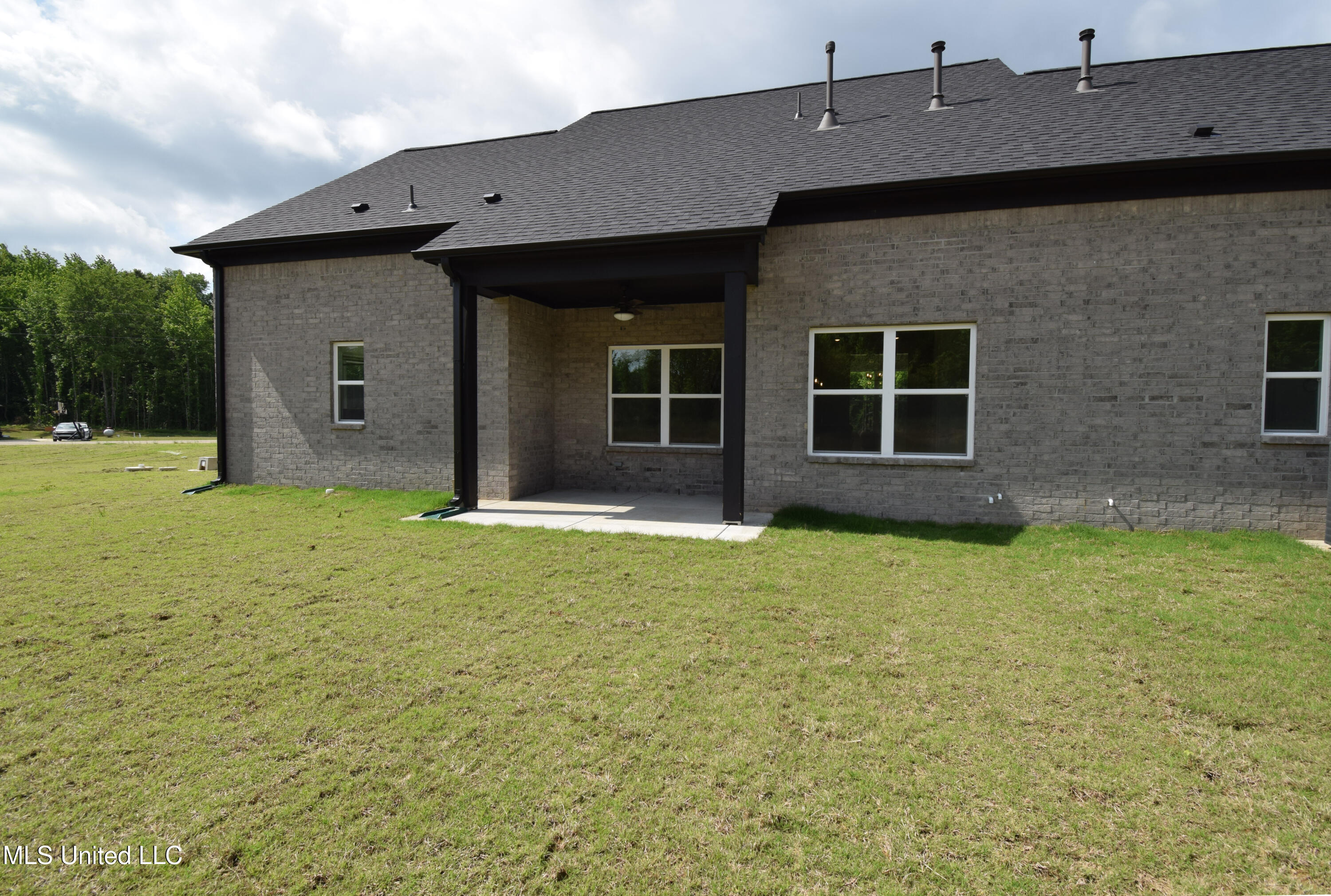 507 Centerline Roper Loop Byhalia, MS 38611 - Photo 29 of 30 Hazel patio