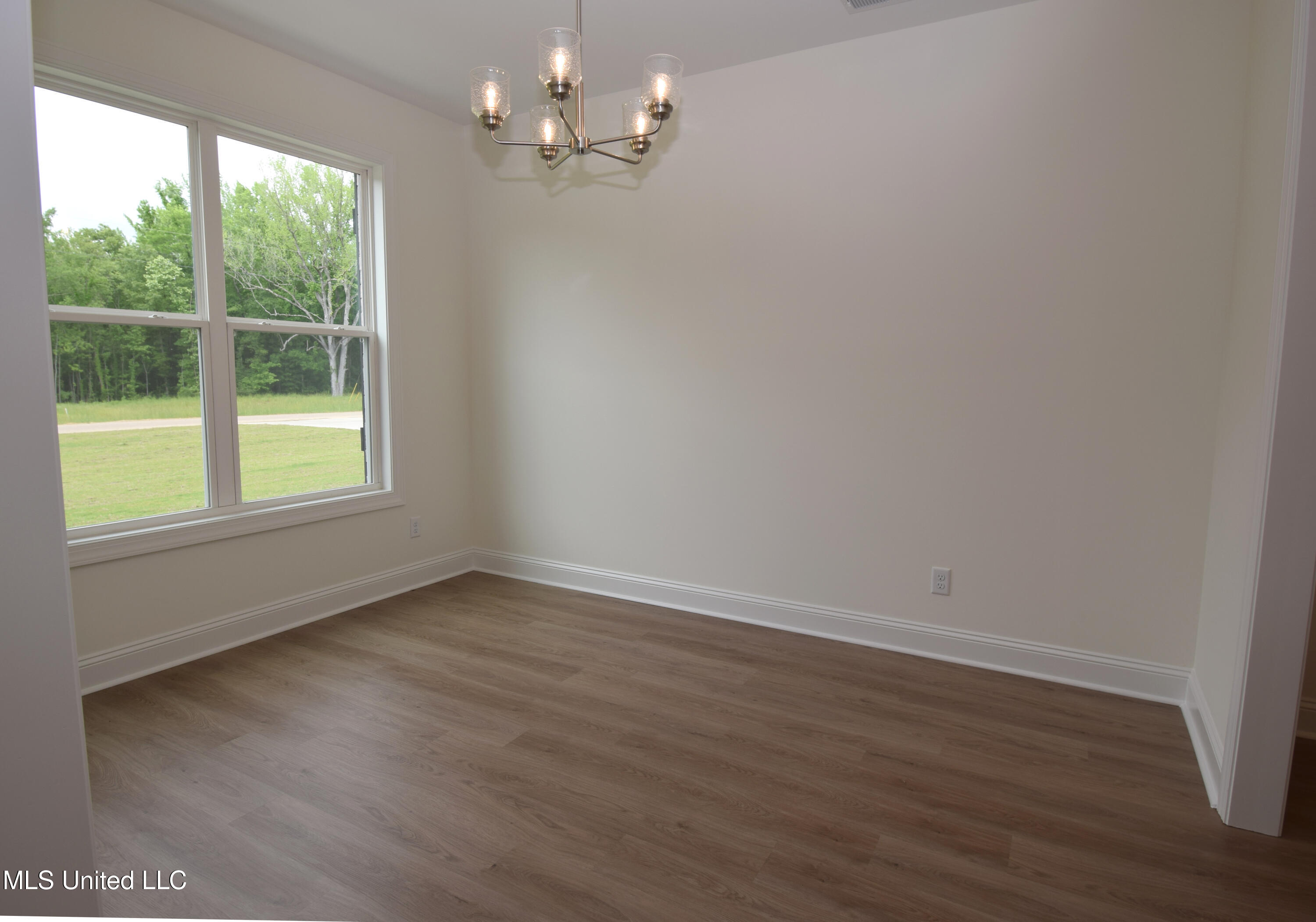 507 Centerline Roper Loop Byhalia, MS 38611 - Photo 3 of 30 Hazel dining