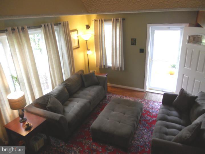 841 East Cathedral Road Philadelphia, PA 19128 - Photo 3 of 25 Living Room