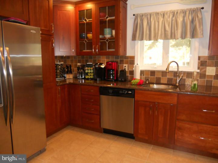 841 East Cathedral Road Philadelphia, PA 19128 - Photo 5 of 25 Kitchen