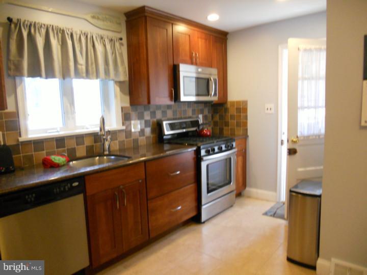 841 East Cathedral Road Philadelphia, PA 19128 - Photo 6 of 25 Kitchen