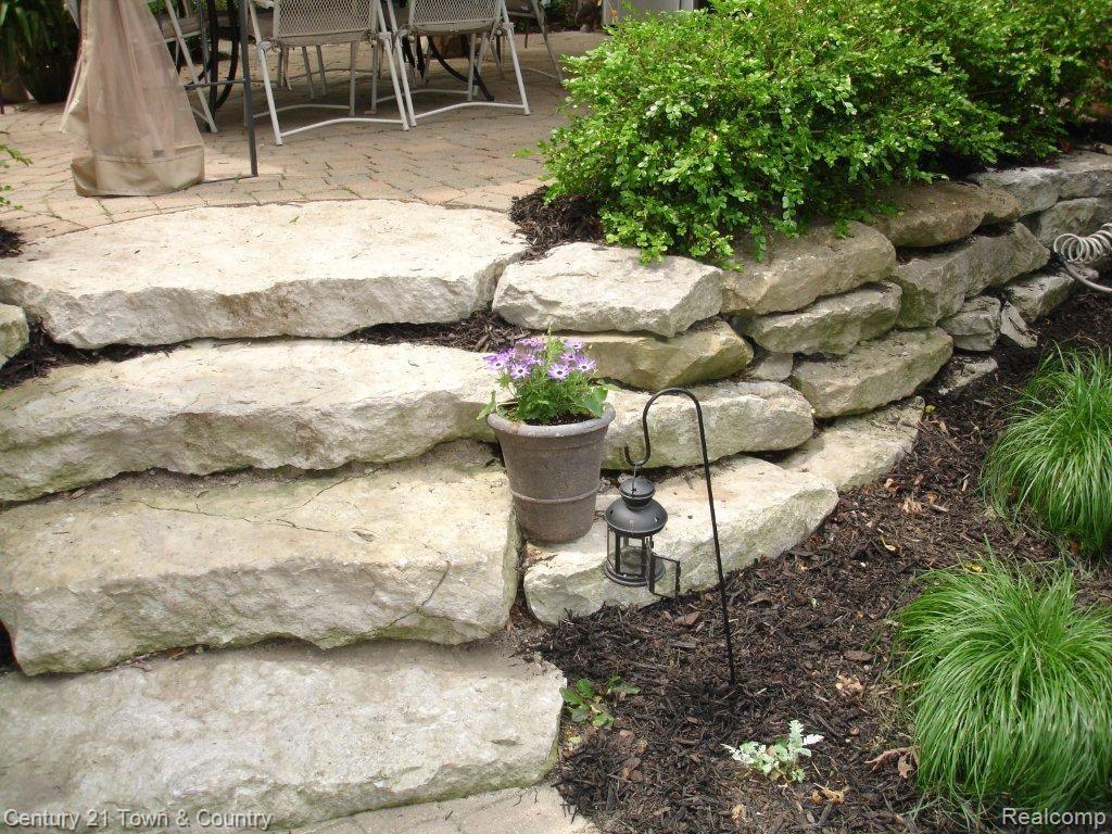 4118 Nearbrook Road Bloomfield Hills, MI 48302 - Photo 24 of 25 stone detailing