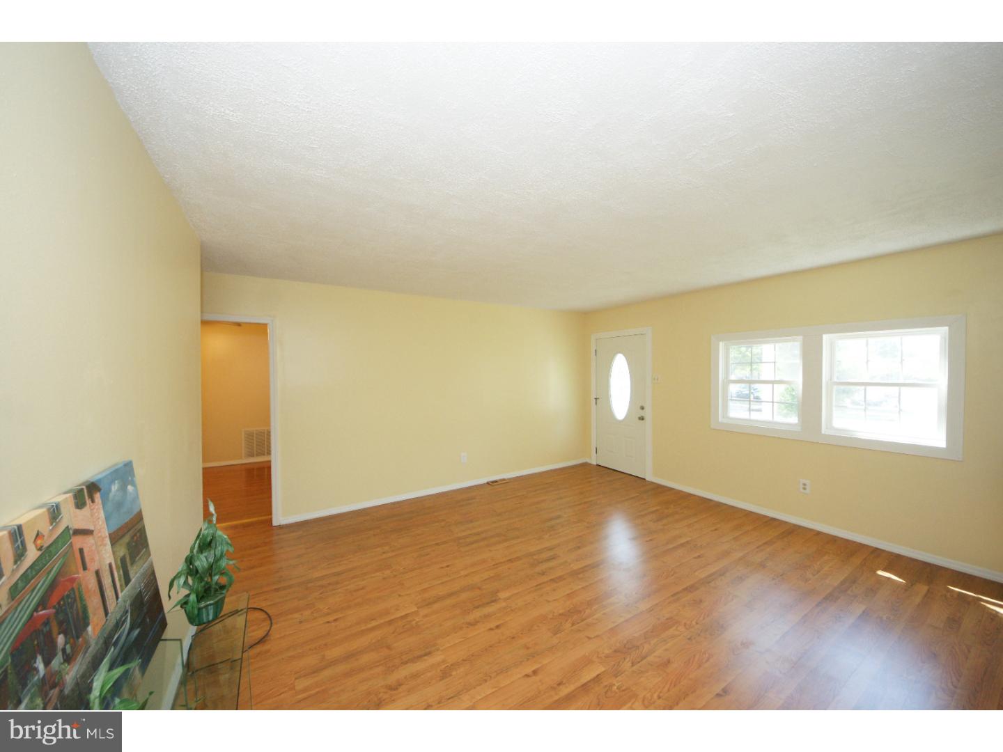40 Yardville Hamilton Square Road Hamilton, NJ 08620 - Photo 4 of 22 Gallery Image 4