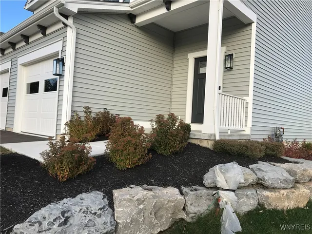 $334,900 | 902 Carriage Park, West Seneca, NY 14224