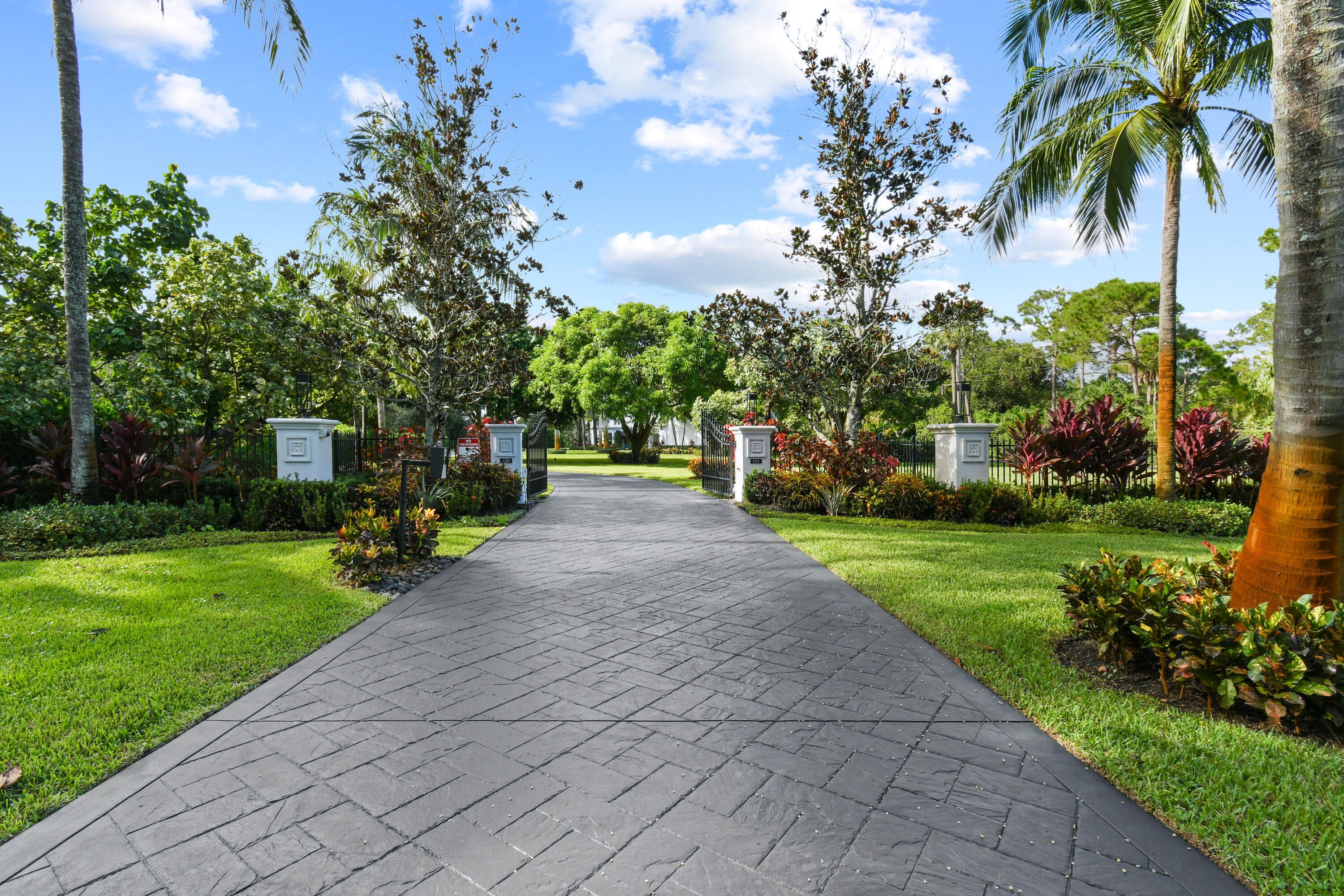 8319 Southeast Rivers Edge Street Jupiter, FL 33458 - Photo 4 of 101 8319SERiversEdgeSt_02