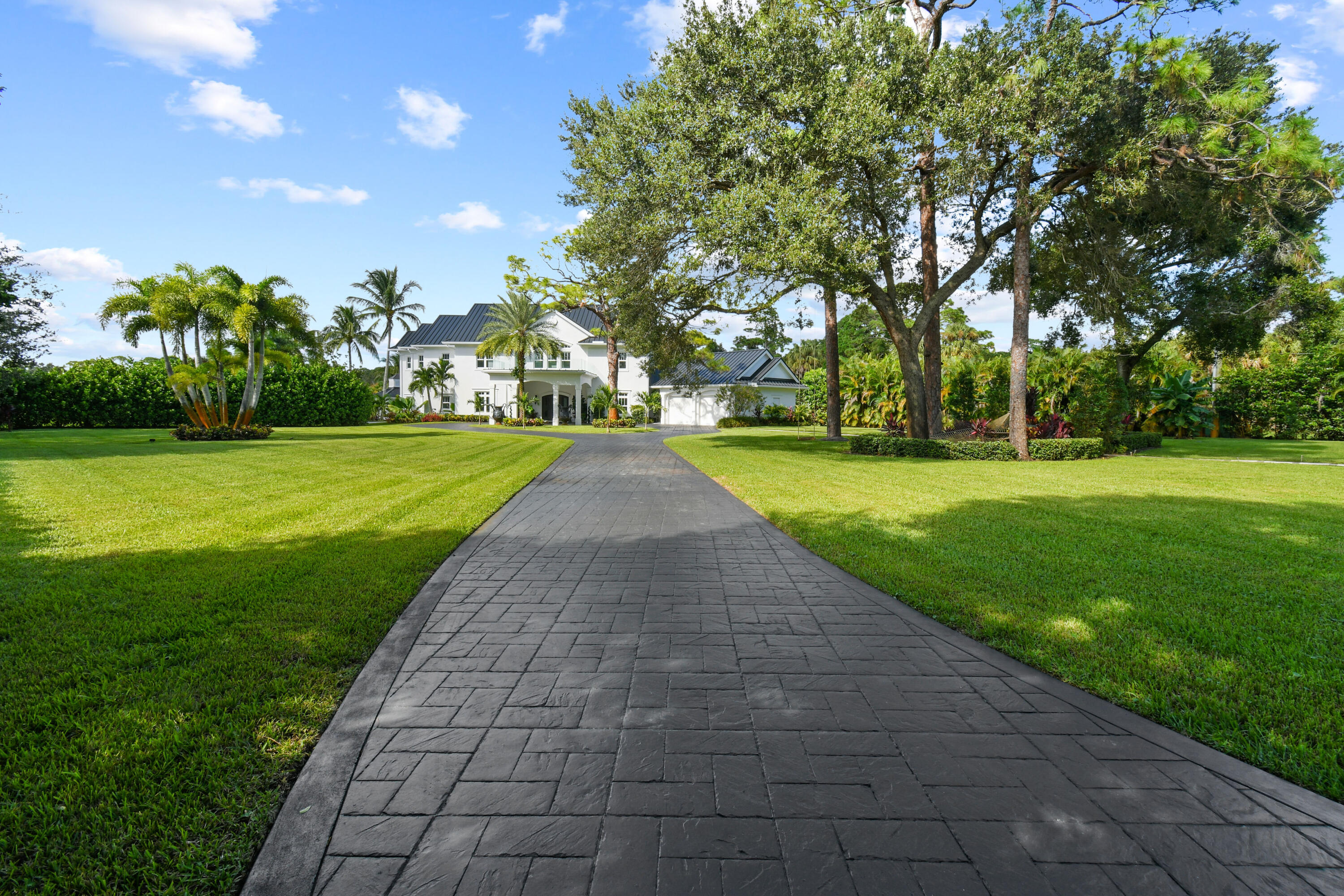 8319 Southeast Rivers Edge Street Jupiter, FL 33458 - Photo 5 of 101 8319SERiversEdgeSt_05