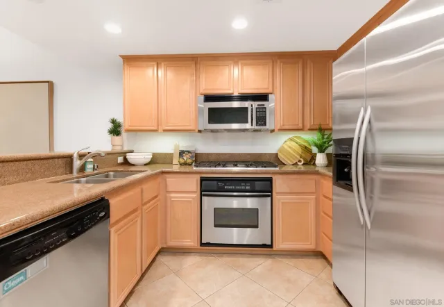 $782,000 | 301 West G Street, Unit 112, San Diego, CA 92101