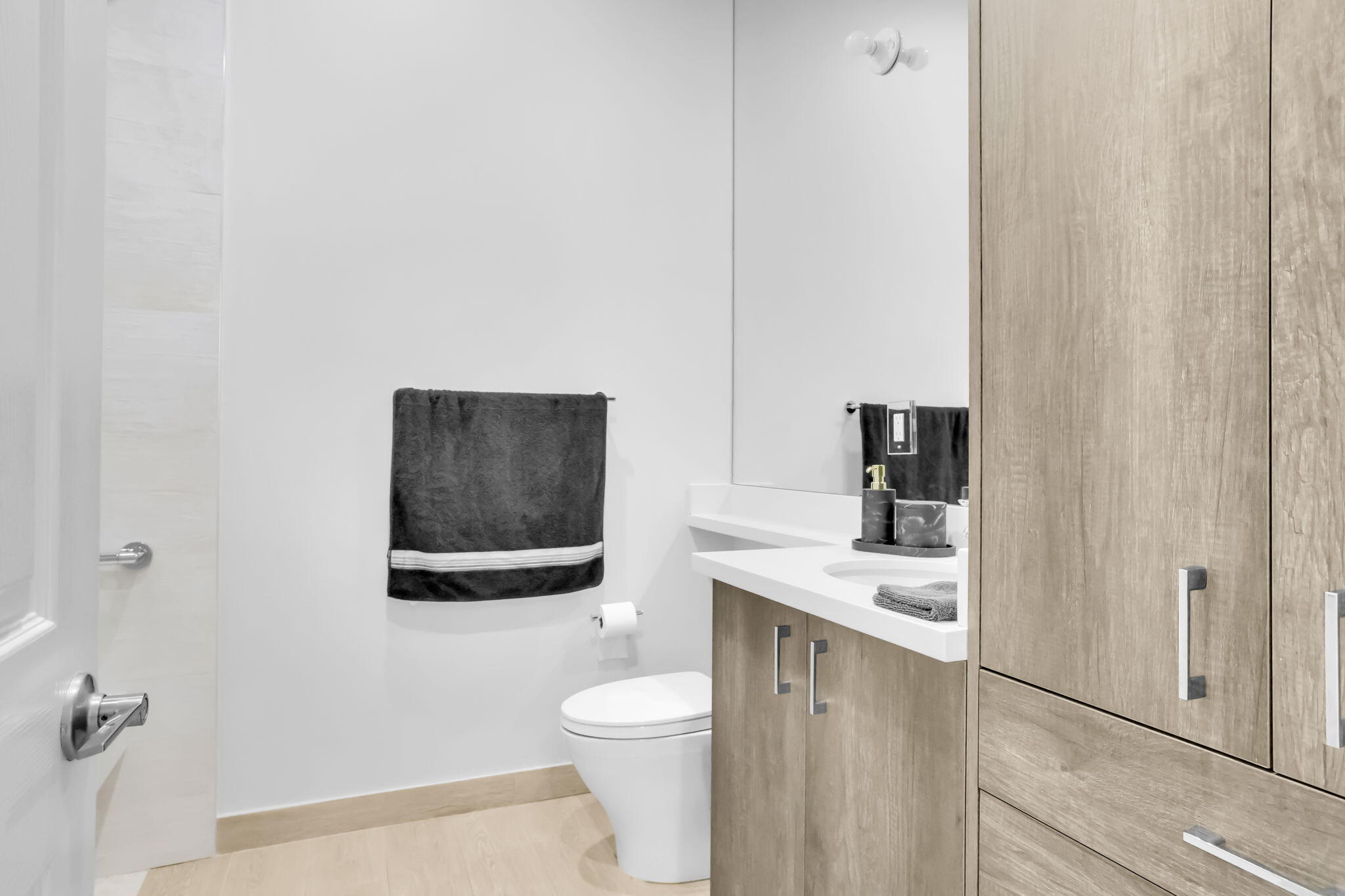 8254 Appalachian Ridge Road Boynton Beach, FL 33473 - Photo 26 of 50 a bathroom with a toilet a sink and mirror