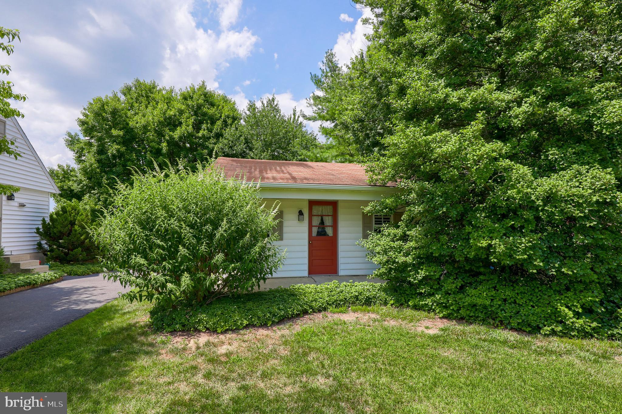 1126 Orchard Road Lititz, PA 17543 - Photo 4 of 46