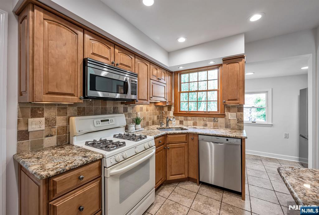 79 Highland Road Glen Rock, NJ 07452 - Photo 11 of 28