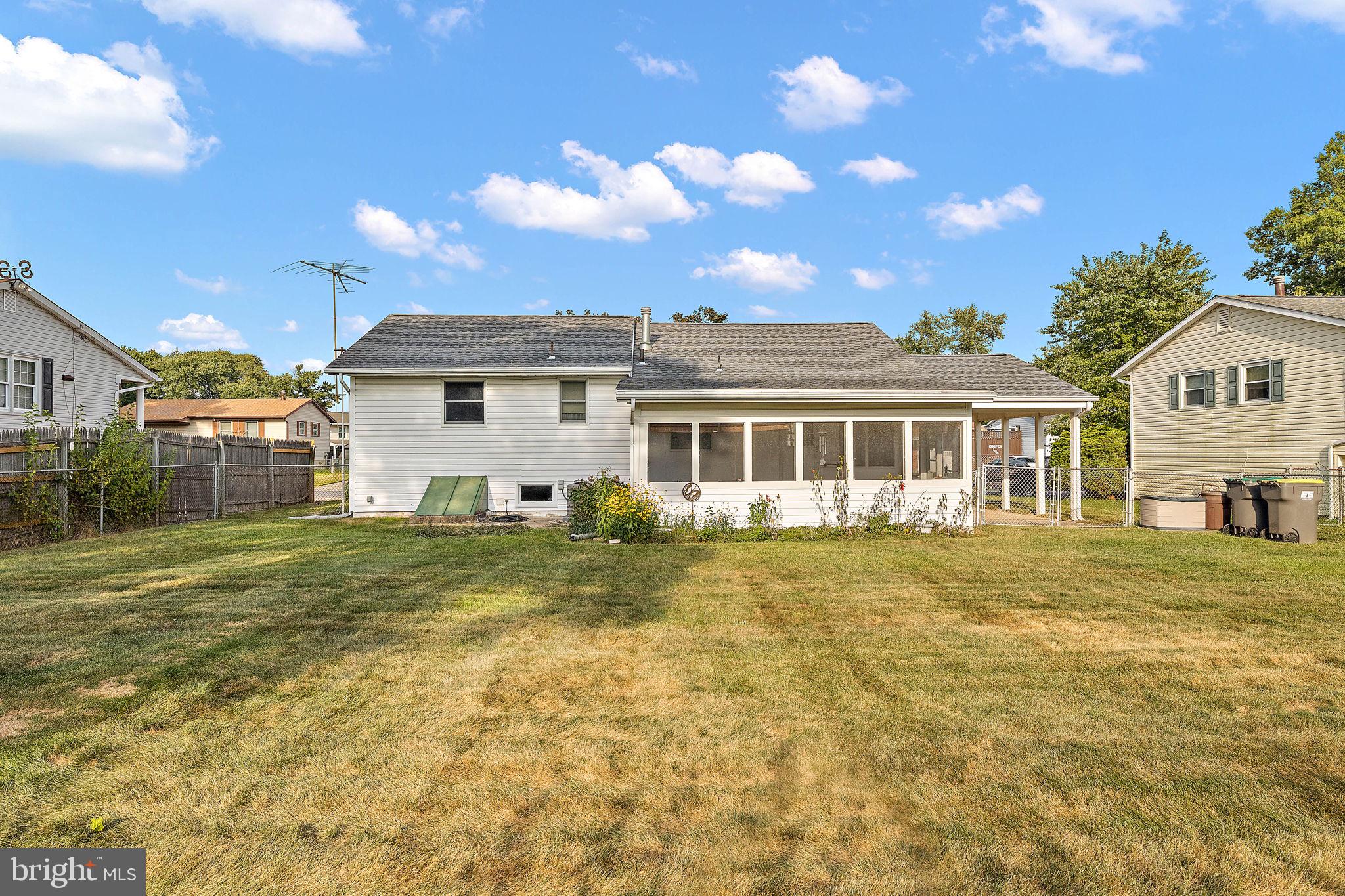 105 Eastfield Road Newark, DE 19713 - Photo 23 of 26 a front view of a house with a garden