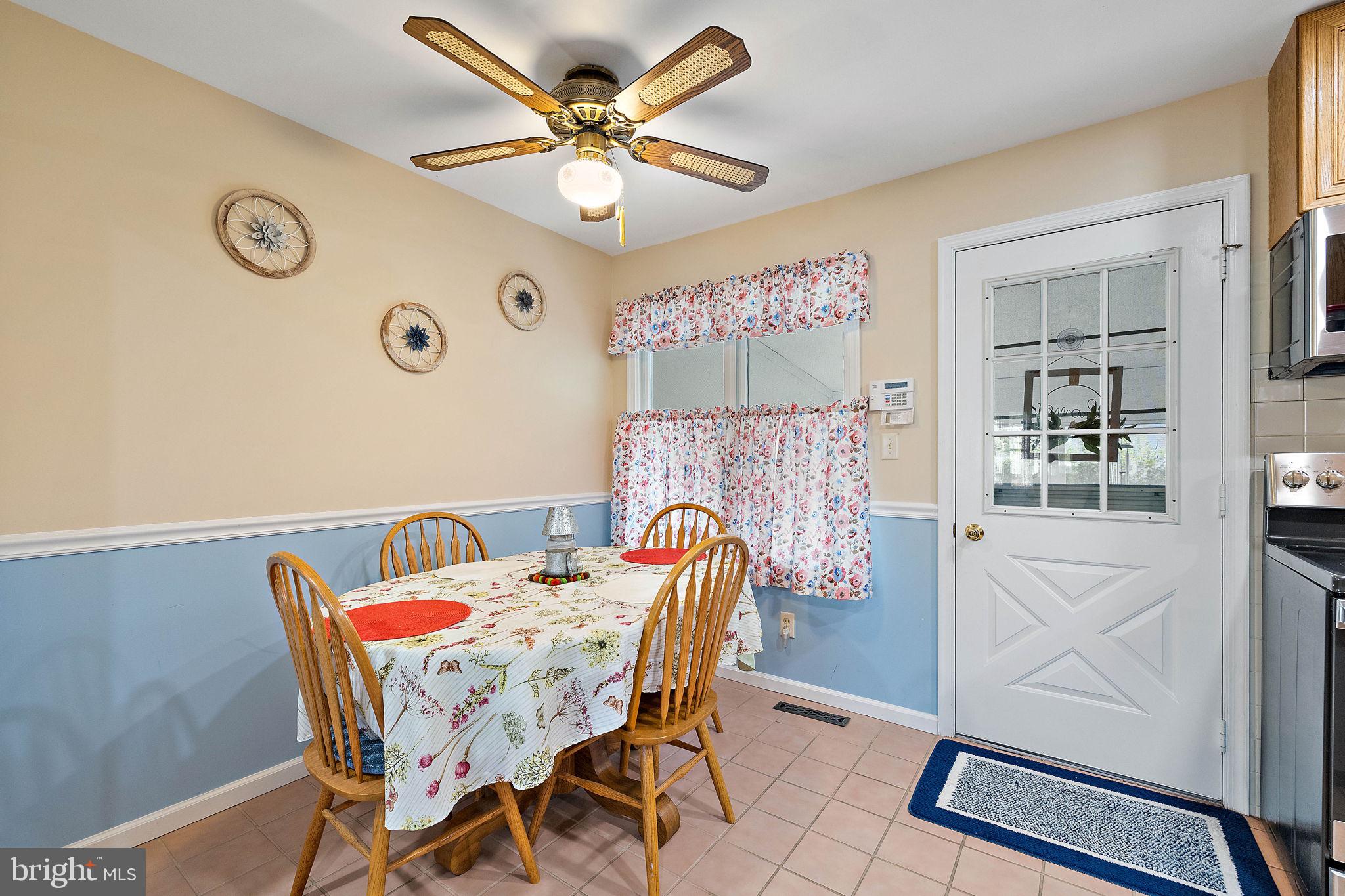 105 Eastfield Road Newark, DE 19713 - Photo 6 of 26 a dining room with furniture and window