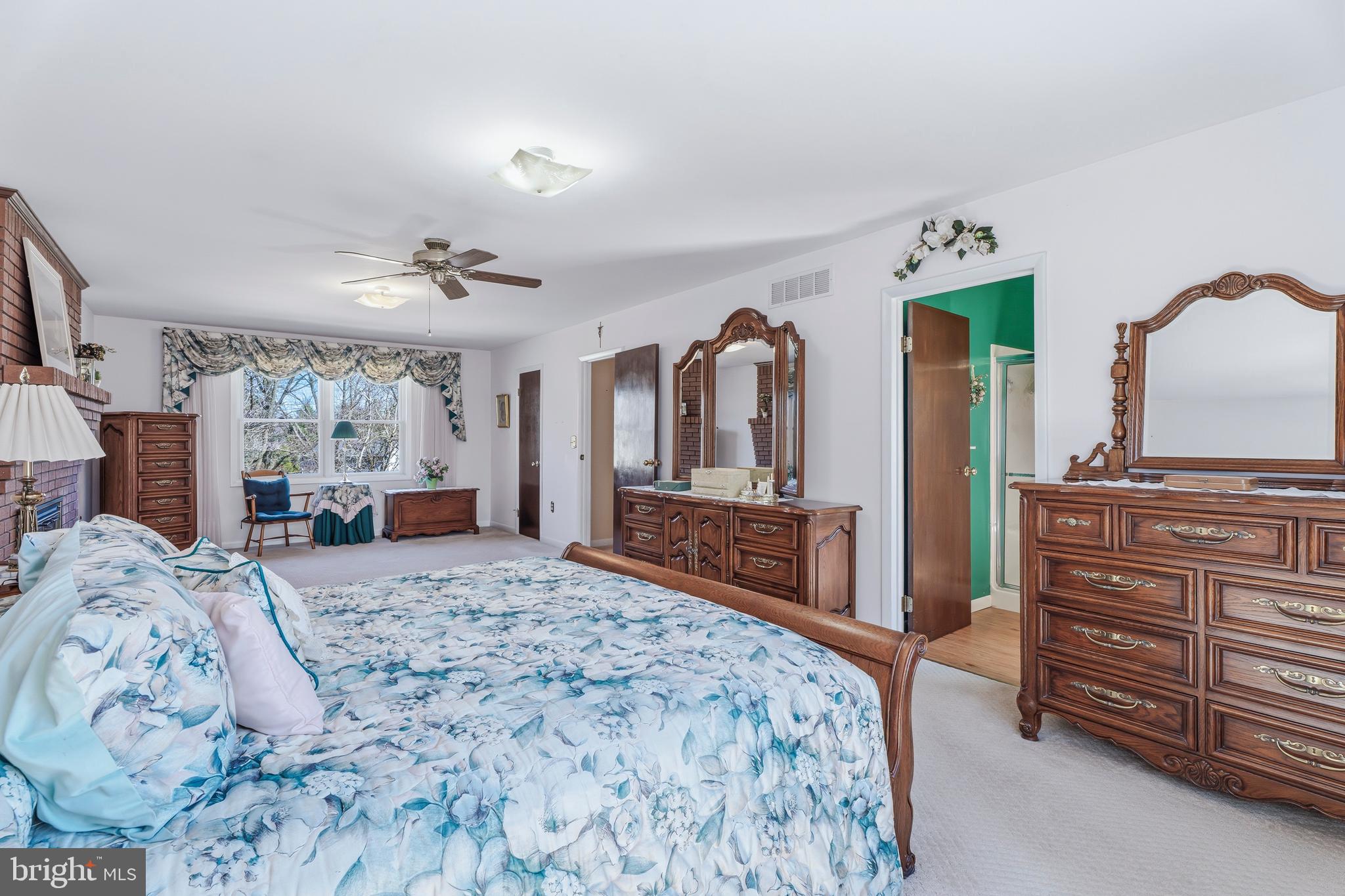 14017 Manor Road Baldwin, MD 21013 - Photo 32 of 64 Seating area in Primary Bedroom