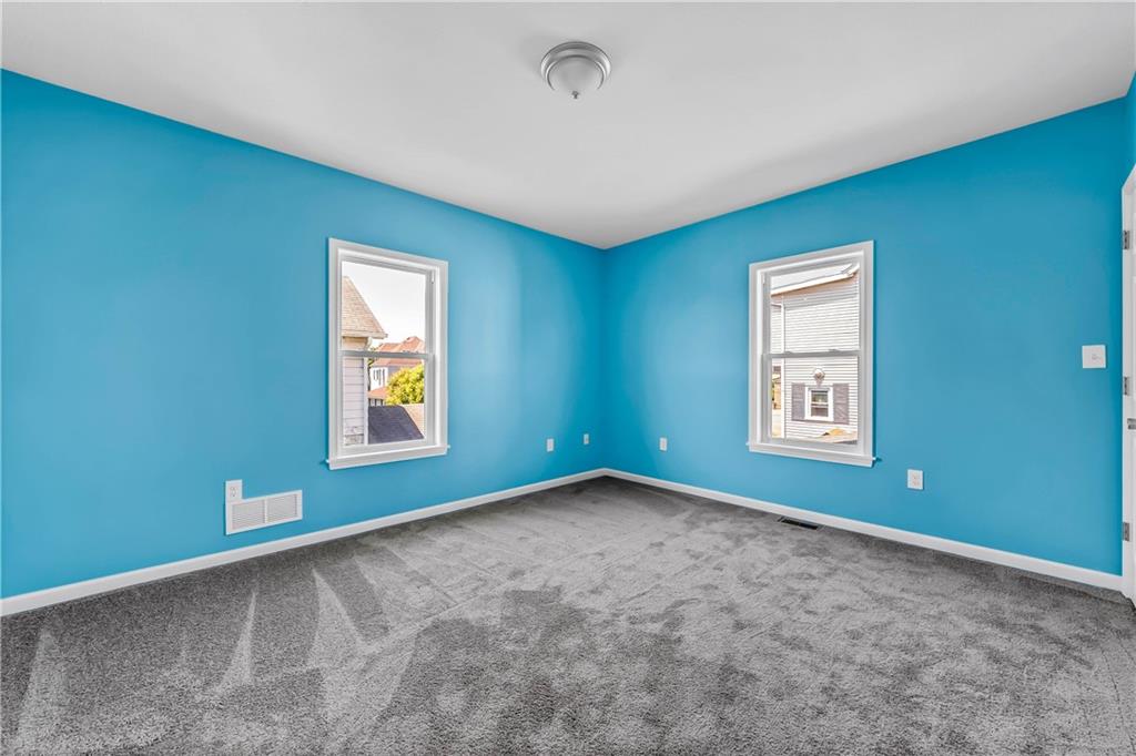 522 Jefferson Street Rochester, PA 15074 - Photo 20 of 28 an empty room with windows