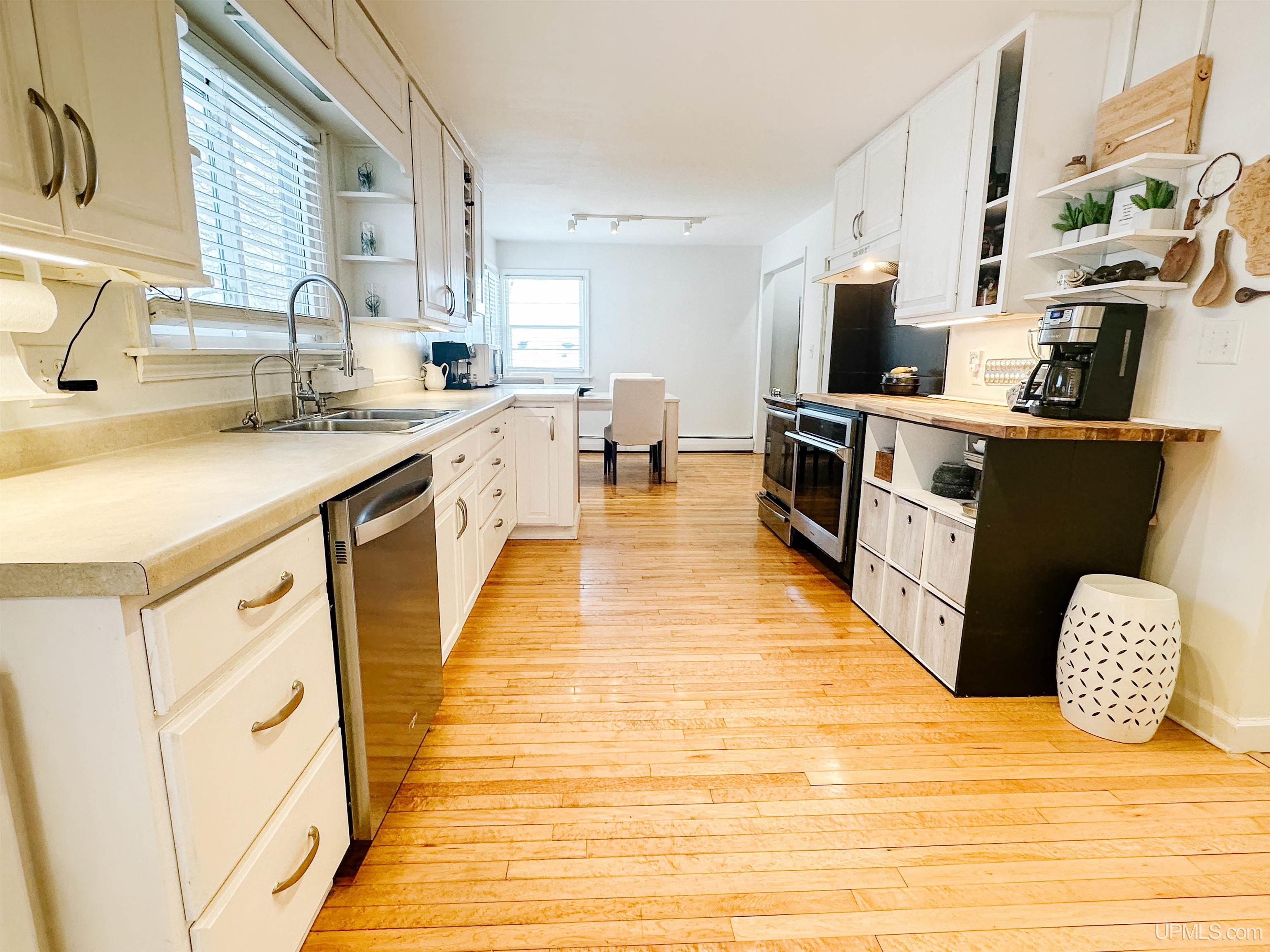 423 West Hampton Street Marquette, MI 49855 - Photo 12 of 99