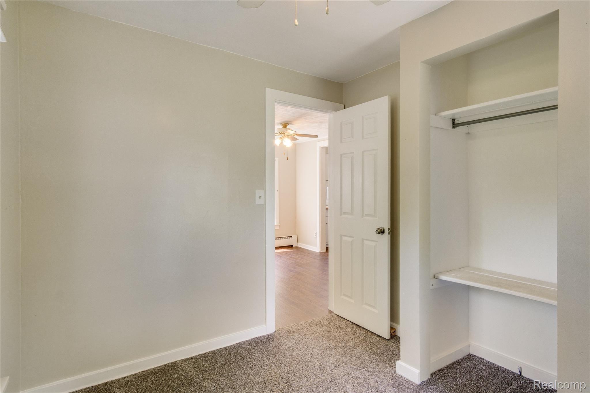 2106 North Center Road Burton, MI 48509 - Photo 18 of 33 Interiors (20 of 32).jpg