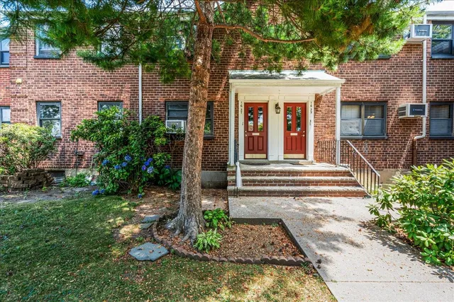 $365,000 | 16-37 Utopia Parkway, Unit 233 | Clearview