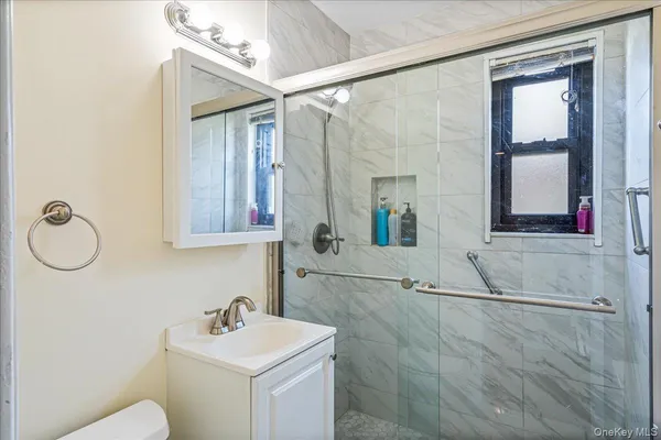 $365,000 | 16-37 Utopia Parkway, Unit 233 | Clearview