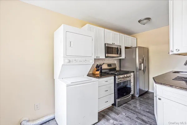 $365,000 | 16-37 Utopia Parkway, Unit 233 | Clearview