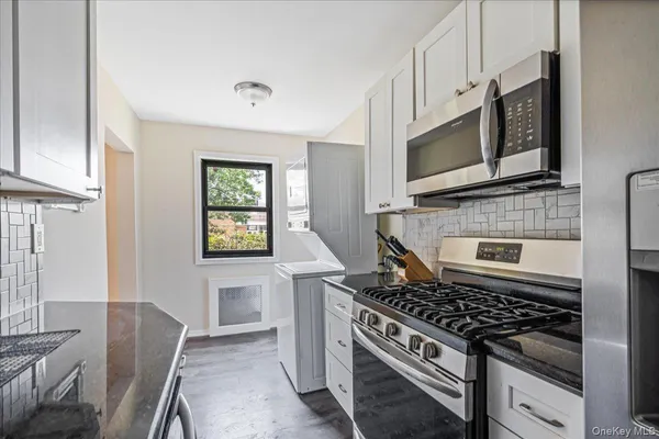 $365,000 | 16-37 Utopia Parkway, Unit 233 | Clearview